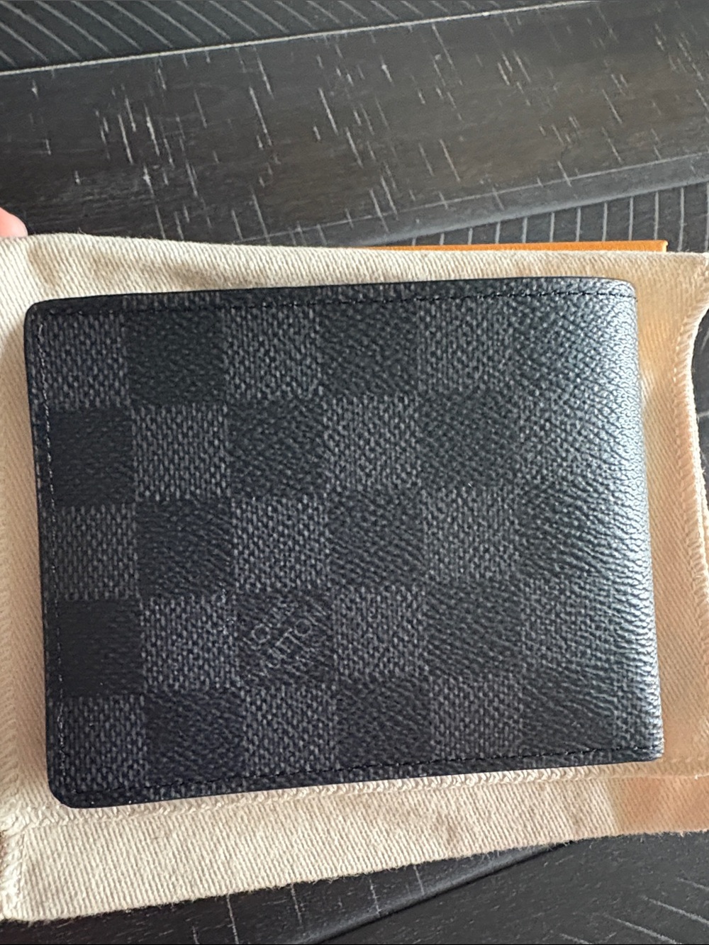Louis Vuitton Men’s Wallet. - Picture 2 of 6